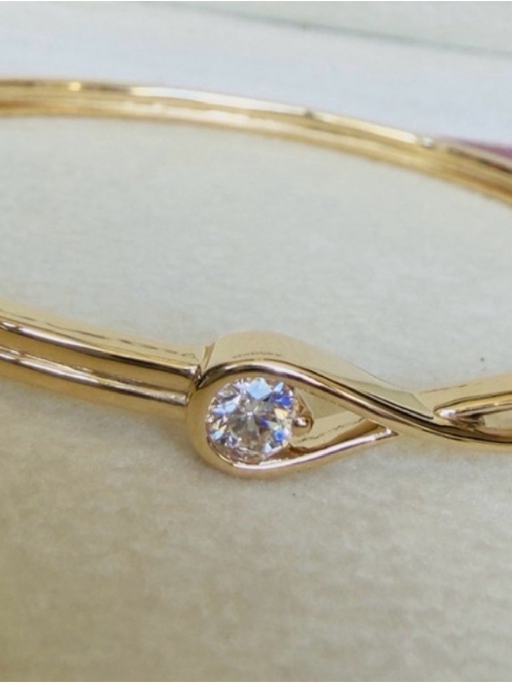 Pandora Infinite Lab-grown
Diamond Bangle 0.25 carat tw 14k
Gold Size 3 (7.5")
